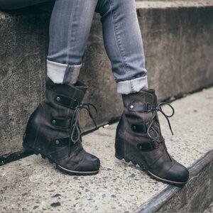 SOREL Joan Of Arctic Wedge Boot W’s 9 Leather Lug Sole NL1987-028 Dark Grey